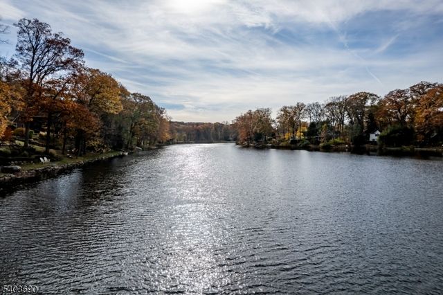 23 Cabot Ln, Kinnelon Boro, NJ 07405