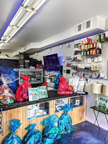 7006 W Diversey Avenue, Chicago, IL 60707
