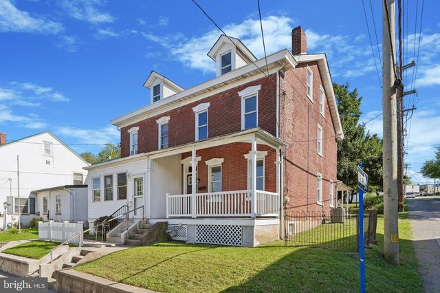 564 W BRIDGE ST, Phoenixville, PA 19460