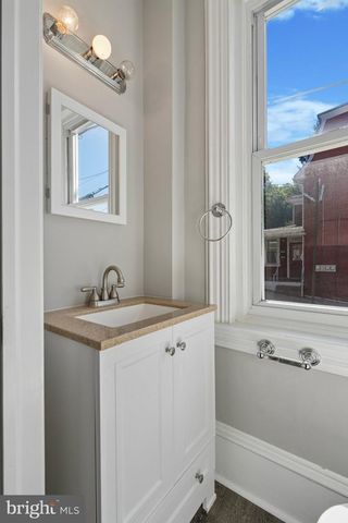 564 W BRIDGE ST, Phoenixville, PA 19460