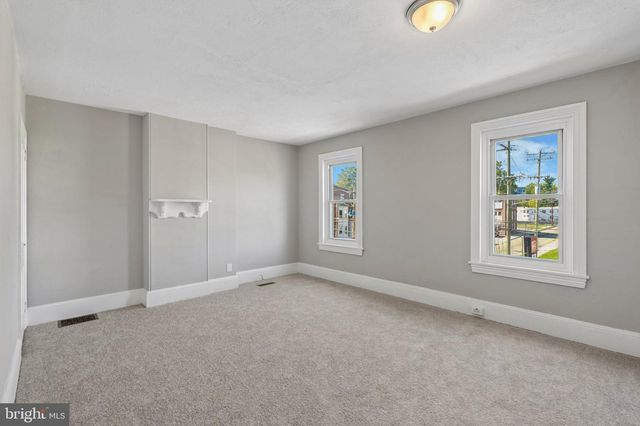 564 W BRIDGE ST, Phoenixville, PA 19460