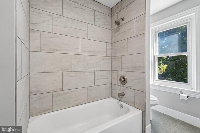564 W BRIDGE ST, Phoenixville, PA 19460