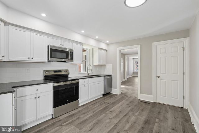 564 W BRIDGE ST, Phoenixville, PA 19460
