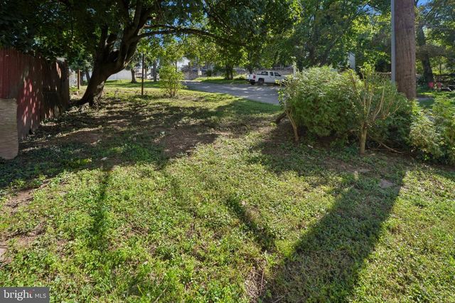 564 W BRIDGE ST, Phoenixville, PA 19460
