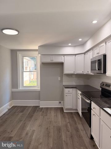 564 W BRIDGE ST, Phoenixville, PA 19460