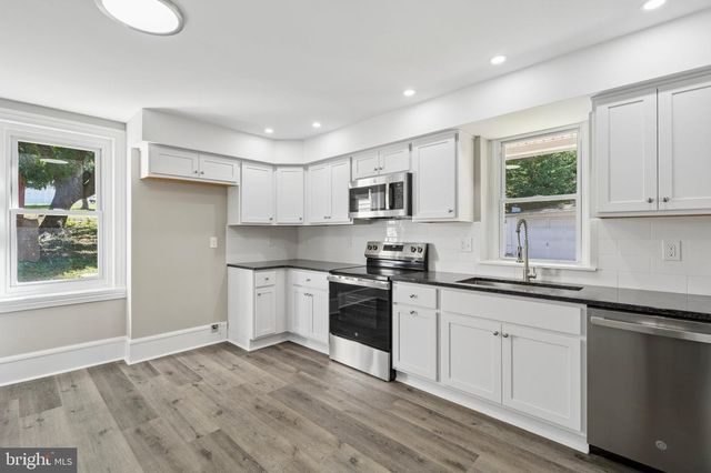 564 W BRIDGE ST, Phoenixville, PA 19460