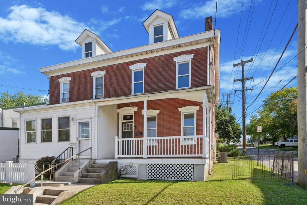 564 W BRIDGE ST, Phoenixville, PA 19460