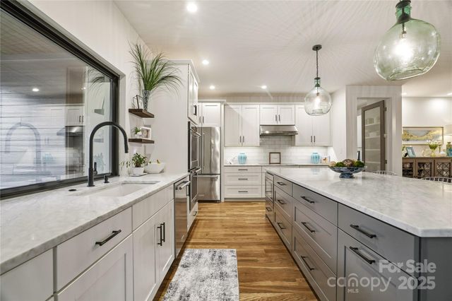 136 Cedar Woods Drive, Mooresville, NC 28117