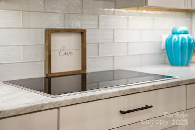 136 Cedar Woods Drive, Mooresville, NC 28117