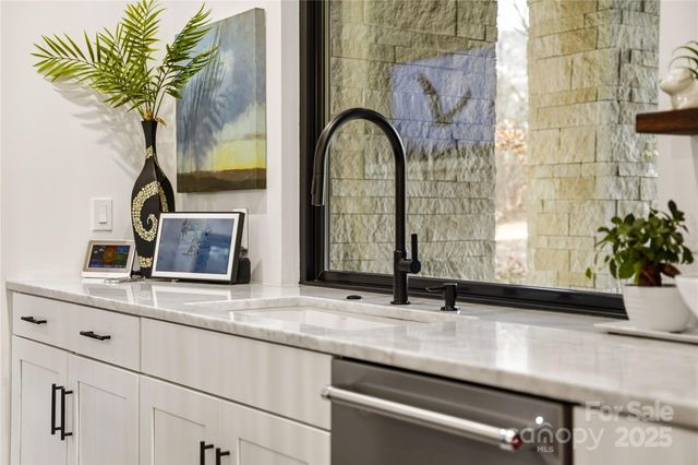 136 Cedar Woods Drive, Mooresville, NC 28117