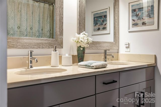 136 Cedar Woods Drive, Mooresville, NC 28117