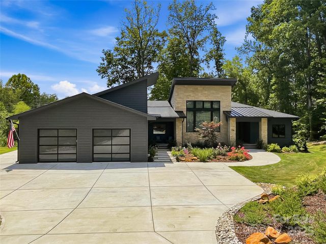 136 Cedar Woods Drive, Mooresville, NC 28117