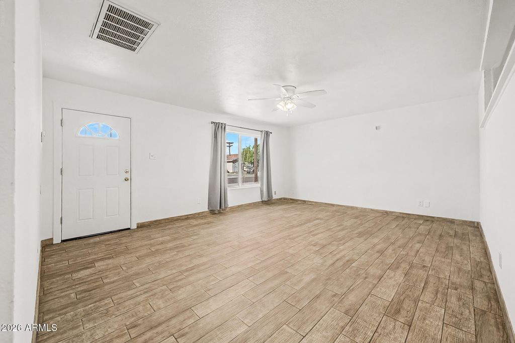 5509 W AVALON Drive, Phoenix, AZ 85031 — photo 4