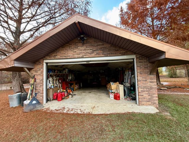 64 Delancy Robbins Rd., Columbia, MS 39429