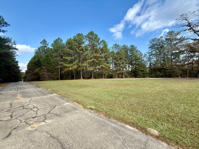 64 Delancy Robbins Rd., Columbia, MS 39429