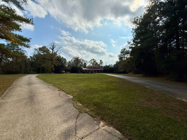 64 Delancy Robbins Rd., Columbia, MS 39429