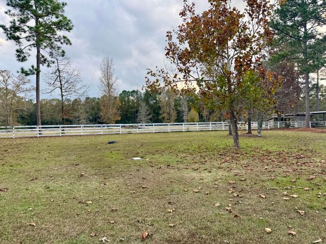 64 Delancy Robbins Rd., Columbia, MS 39429