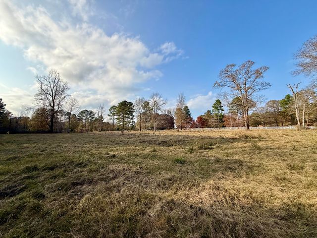 64 Delancy Robbins Rd., Columbia, MS 39429