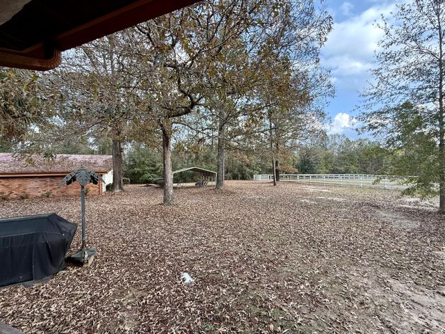 64 Delancy Robbins Rd., Columbia, MS 39429