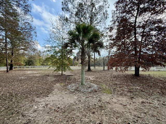 64 Delancy Robbins Rd., Columbia, MS 39429