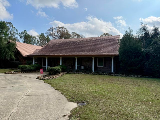 64 Delancy Robbins Rd., Columbia, MS 39429