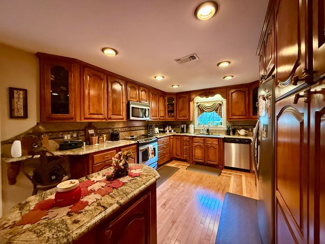 64 Delancy Robbins Rd., Columbia, MS 39429