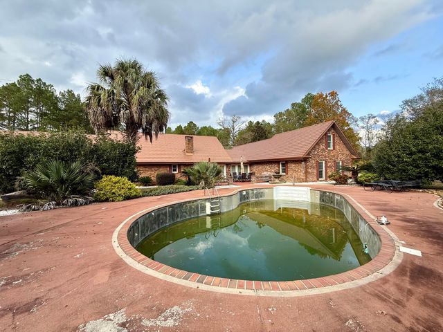 64 Delancy Robbins Rd., Columbia, MS 39429