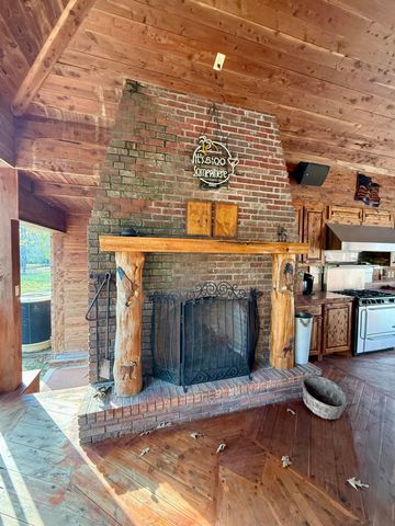 64 Delancy Robbins Rd., Columbia, MS 39429