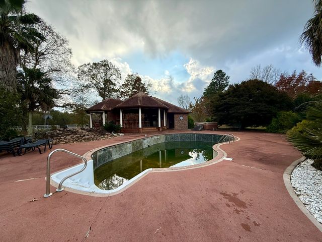 64 Delancy Robbins Rd., Columbia, MS 39429