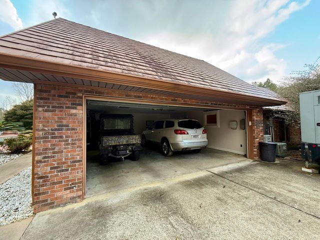 64 Delancy Robbins Rd., Columbia, MS 39429