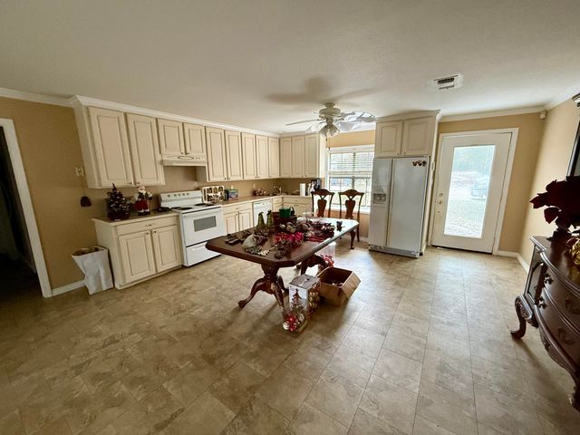 64 Delancy Robbins Rd., Columbia, MS 39429