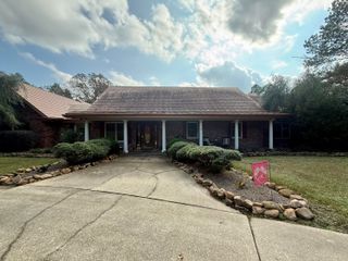 64 Delancy Robbins Rd., Columbia, MS 39429