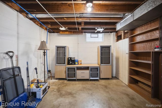 4165 Westpoint Street, Dearborn Heights, MI 48125