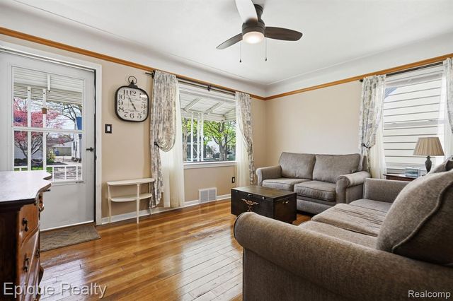 4165 Westpoint Street, Dearborn Heights, MI 48125