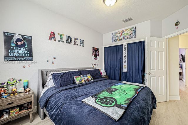 16426 SW 48th Ter, Miami, FL 33185