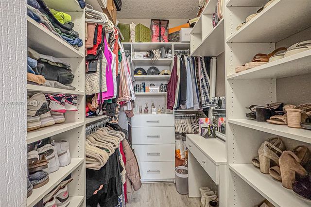 16426 SW 48th Ter, Miami, FL 33185