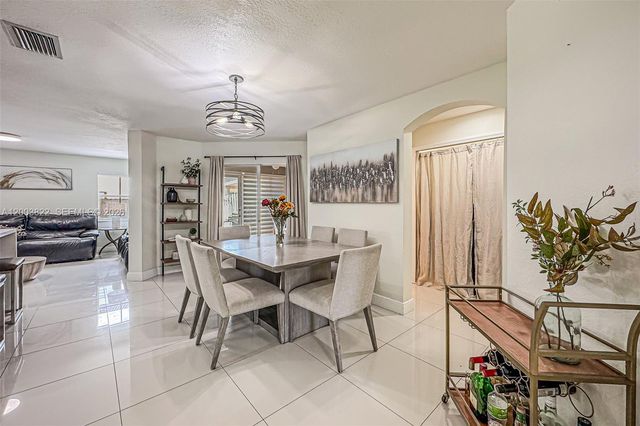 16426 SW 48th Ter, Miami, FL 33185