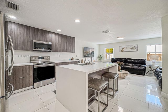 16426 SW 48th Ter, Miami, FL 33185