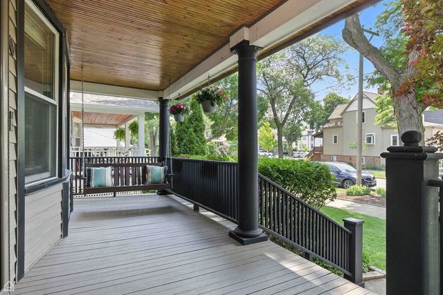 4450 W Byron Street, Chicago, IL 60641