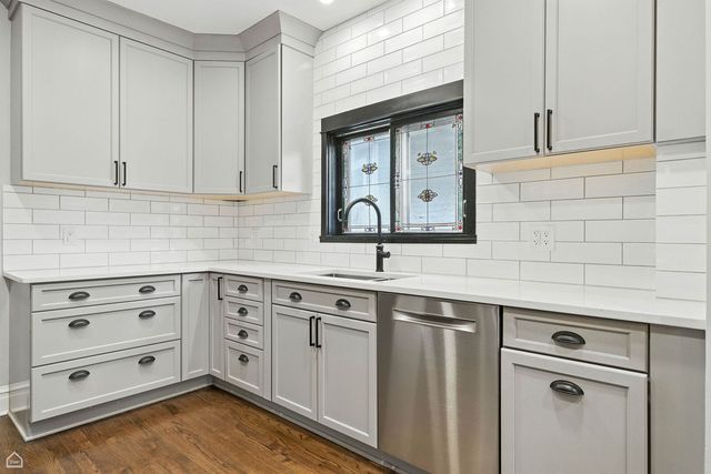 4450 W Byron Street, Chicago, IL 60641