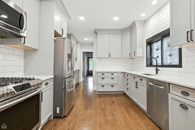 4450 W Byron Street, Chicago, IL 60641