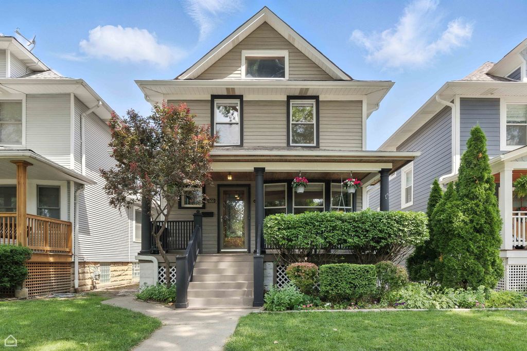 4450 W Byron Street, Chicago, IL 60641