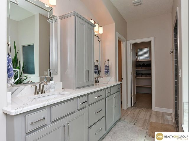 23603 Berry Street, Elkhorn, NE 68022