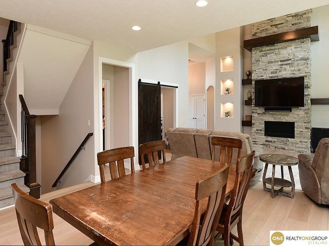 23603 Berry Street, Elkhorn, NE 68022