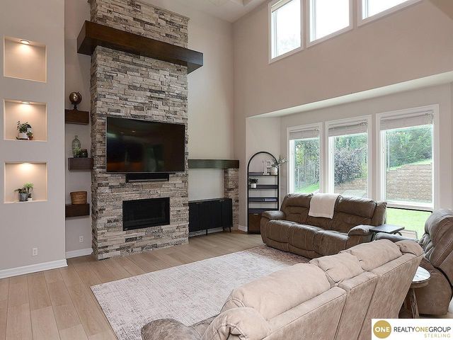 23603 Berry Street, Elkhorn, NE 68022