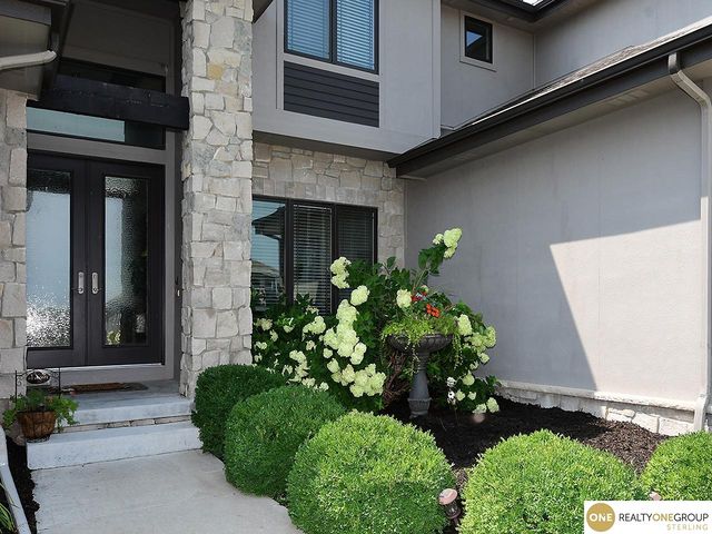 23603 Berry Street, Elkhorn, NE 68022