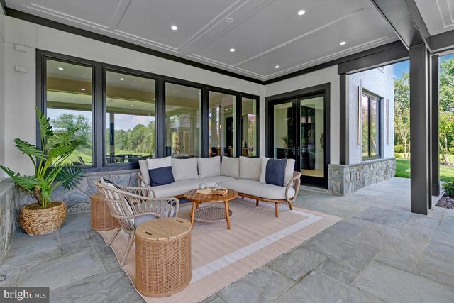 1044 CARPER ST, Mclean, VA 22101