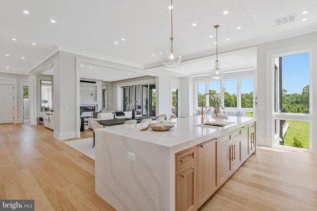 1044 CARPER ST, Mclean, VA 22101