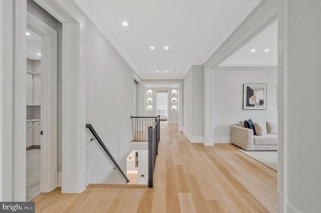 1044 CARPER ST, Mclean, VA 22101