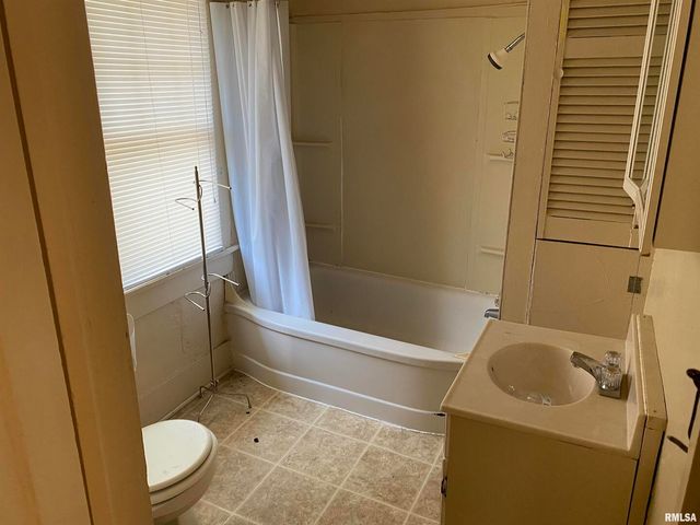 403 W CHERRY Street, Carbondale, IL 62901